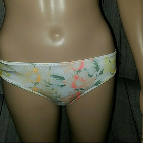 PINK Victoria's Secret Other - Victoria's Secret FLUTTER bottom